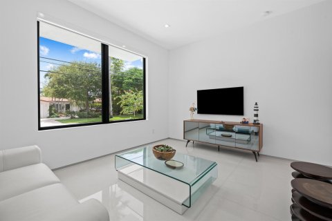 House in Fort Lauderdale, Florida 8 bedrooms, 598.85 sq.m. № 2281078 - photo 25