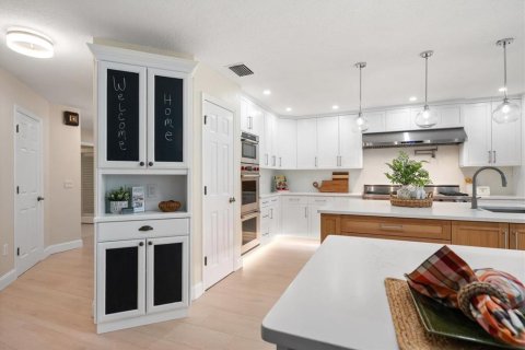 House in Dunedin, Florida 5 bedrooms, 427.91 sq.m. № 2151970 - photo 26