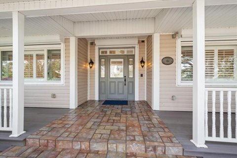 House in Dunedin, Florida 5 bedrooms, 427.91 sq.m. № 2151970 - photo 5