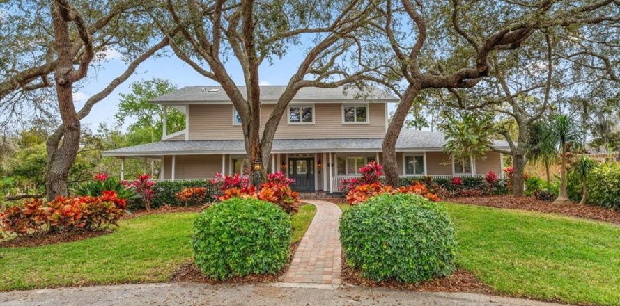 House in Dunedin, Florida 5 bedrooms, 427.91 sq.m. № 2151970