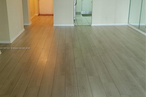 Condominio en alquiler en Coral Springs, Florida, 2 dormitorios, 83.61 m2 № 1965830 - foto 6