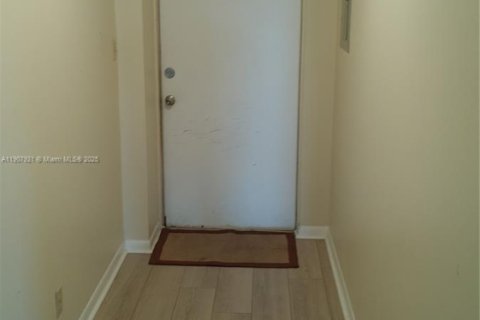 Condominio en alquiler en Coral Springs, Florida, 2 dormitorios, 83.61 m2 № 1965830 - foto 13