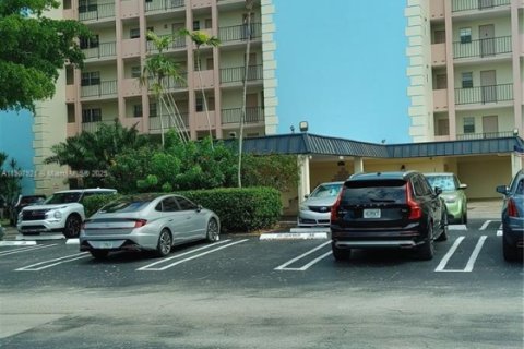 Condominio en alquiler en Coral Springs, Florida, 2 dormitorios, 83.61 m2 № 1965830 - foto 1