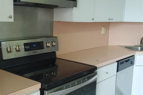 Condominio en alquiler en Coral Springs, Florida, 2 dormitorios, 83.61 m2 № 1965830 - foto 3