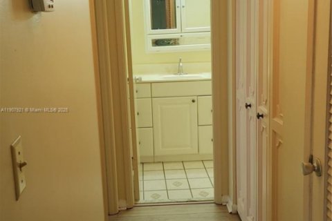 Condominio en alquiler en Coral Springs, Florida, 2 dormitorios, 83.61 m2 № 1965830 - foto 10