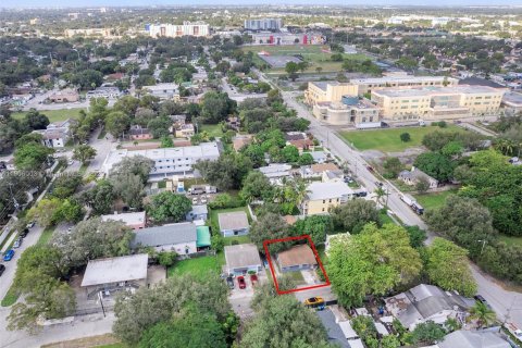 Immobilier commercial à vendre à Miami, Floride: 179.12 m2 № 1956652 - photo 7