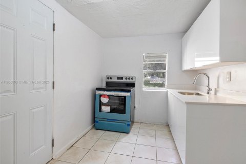 Immobilier commercial à vendre à Miami, Floride: 179.12 m2 № 1956652 - photo 12