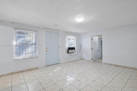 Immobilier commercial à vendre à Miami, Floride: 179.12 m2 № 1956652 - photo 9