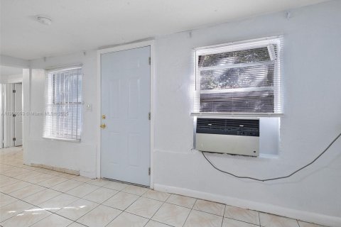 Immobilier commercial à vendre à Miami, Floride: 179.12 m2 № 1956652 - photo 8