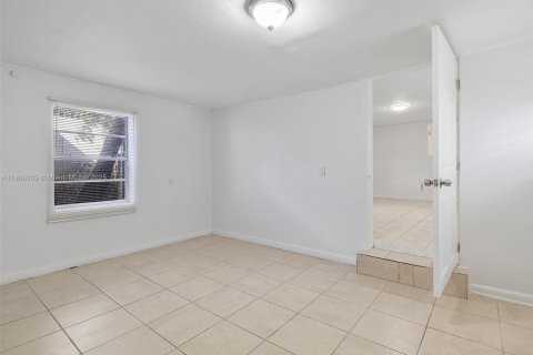 Immobilier commercial à vendre à Miami, Floride: 179.12 m2 № 1956652 - photo 17