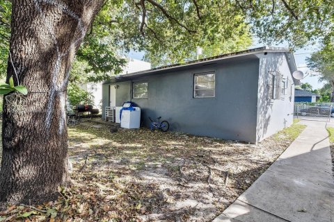 Immobilier commercial à vendre à Miami, Floride: 179.12 m2 № 1956652 - photo 5