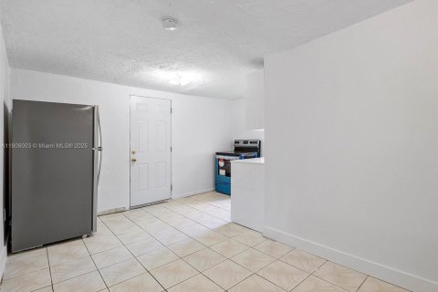 Immobilier commercial à vendre à Miami, Floride: 179.12 m2 № 1956652 - photo 10