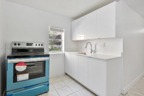 Immobilier commercial à vendre à Miami, Floride: 179.12 m2 № 1956652 - photo 11