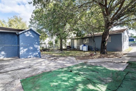 Immobilier commercial à vendre à Miami, Floride: 179.12 m2 № 1956652 - photo 4