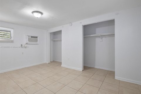 Immobilier commercial à vendre à Miami, Floride: 179.12 m2 № 1956652 - photo 15