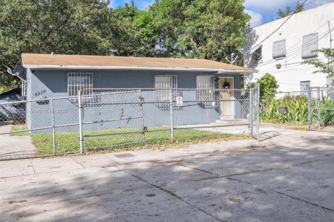 Immobilier commercial à vendre à Miami, Floride: 179.12 m2 № 1956652 - photo 2