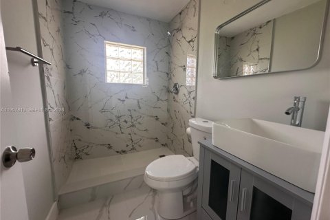 Villa ou maison à vendre à Englewood, Floride: 2 chambres № 2011573 - photo 10