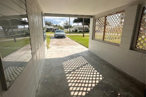 Villa ou maison à vendre à Englewood, Floride: 2 chambres № 2011573 - photo 18