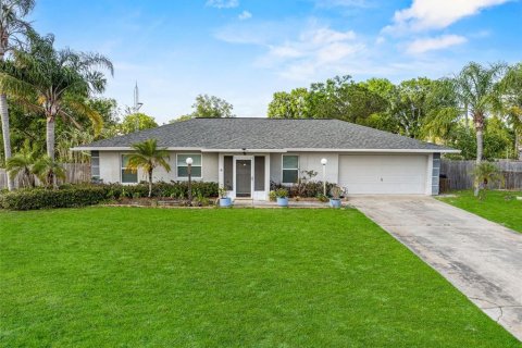 House in Lake Wales, Florida 5 bedrooms, 172.43 sq.m. № 1911981 - photo 2