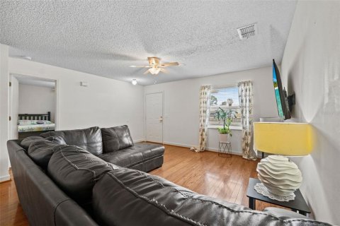 House in Lake Wales, Florida 5 bedrooms, 172.43 sq.m. № 1911981 - photo 5