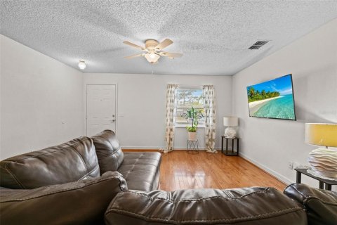 House in Lake Wales, Florida 5 bedrooms, 172.43 sq.m. № 1911981 - photo 4