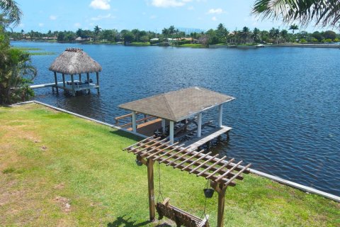 Villa ou maison à vendre à Lake Clarke Shores, Floride: 3 chambres, 210.42 m2 № 1161984 - photo 1
