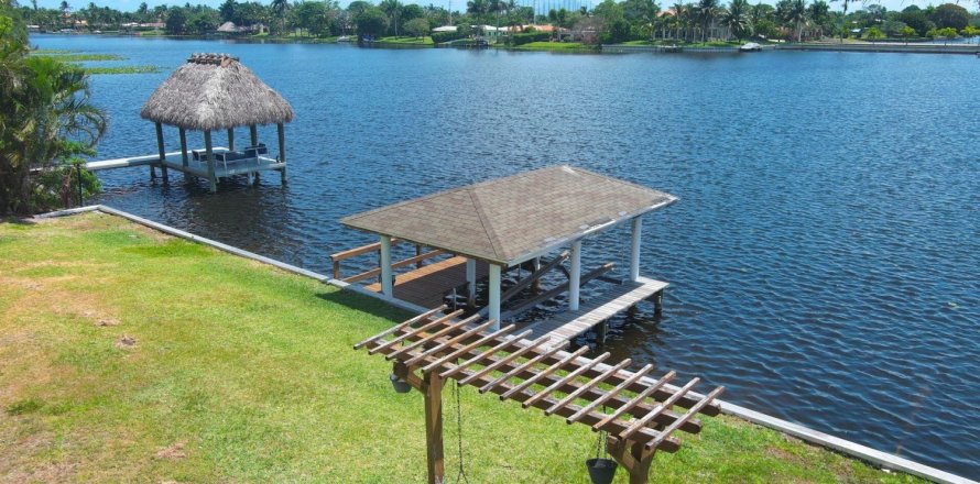 Villa ou maison à Lake Clarke Shores, Floride 3 chambres, 210.42 m2 № 1161984