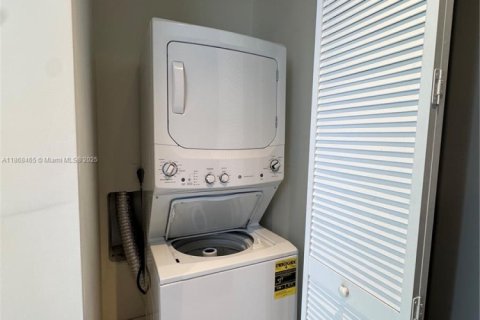 Immobilier commercial à louer à Doral, Floride: 1 chambre, 46.45 m2 № 1926086 - photo 7