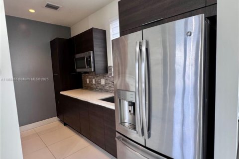 Immobilier commercial à louer à Doral, Floride: 1 chambre, 46.45 m2 № 1926086 - photo 6