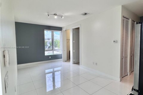 Immobilier commercial à louer à Doral, Floride: 1 chambre, 46.45 m2 № 1926086 - photo 1