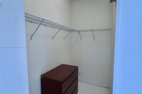 Immobilier commercial à louer à Doral, Floride: 1 chambre, 46.45 m2 № 1926086 - photo 4