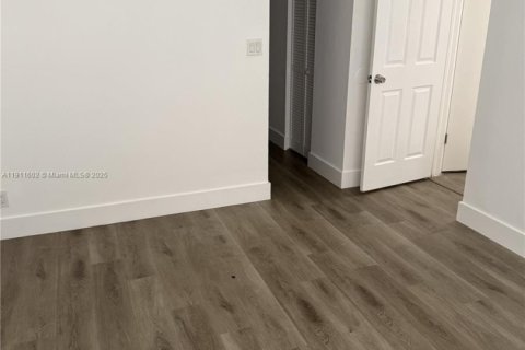 Condominio en venta en North Lauderdale, Florida, 2 dormitorios, 83.05 m2 № 2013423 - foto 12