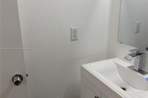 Condominio en venta en North Lauderdale, Florida, 2 dormitorios, 83.05 m2 № 2013423 - foto 8