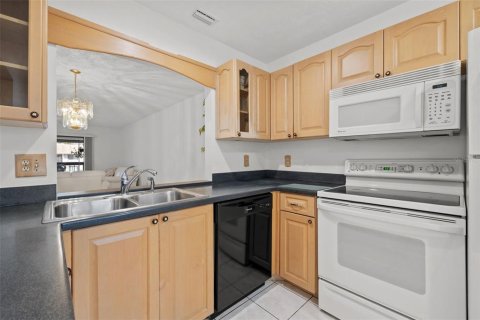 Купить кондоминиум в Сент-Питерсберг, Флорида 4 комнаты, 98.01м2, № 1514645 - фото 3