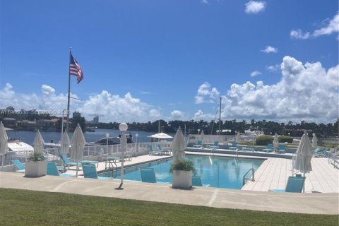 Condominio en alquiler en Miami Beach, Florida, 1 dormitorio, 85.47 m2 № 2036351 - foto 12