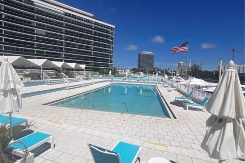 Condominio en alquiler en Miami Beach, Florida, 1 dormitorio, 85.47 m2 № 2036351 - foto 11