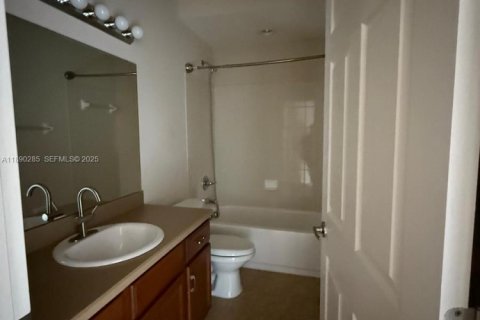 House in Lakeland, Florida 5 bedrooms, 270.16 sq.m. № 1952702 - photo 22