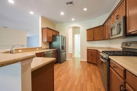 Casa en venta en Lakeland, Florida, 5 dormitorios, 270.16 m2 № 1952702 - foto 6