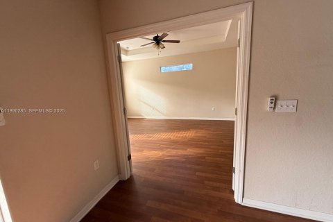 House in Lakeland, Florida 5 bedrooms, 270.16 sq.m. № 1952702 - photo 18