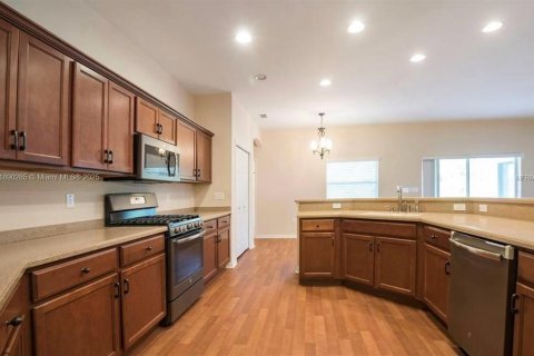 Casa en venta en Lakeland, Florida, 5 dormitorios, 270.16 m2 № 1952702 - foto 2