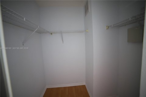 Copropriété à louer à Miami, Floride: 3 chambres, 128.67 m2 № 2028175 - photo 23