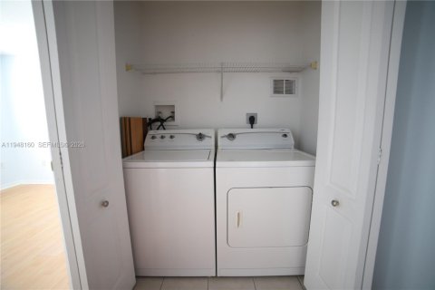 Copropriété à louer à Miami, Floride: 3 chambres, 128.67 m2 № 2028175 - photo 16