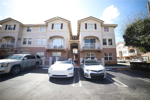 Condo à Miami, Floride, 3 chambres  № 2028175