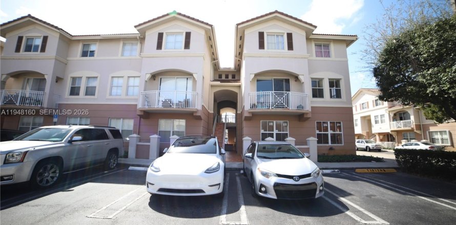 Condo à Miami, Floride, 3 chambres  № 2028175