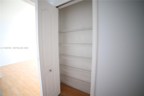 Copropriété à louer à Miami, Floride: 3 chambres, 128.67 m2 № 2028175 - photo 20