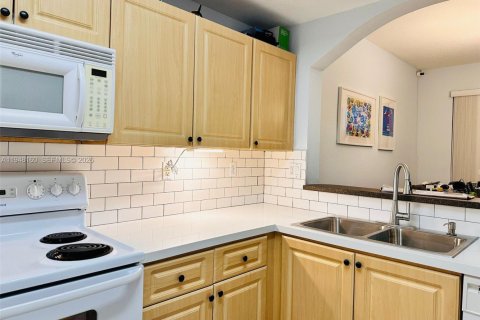 Copropriété à louer à Miami, Floride: 3 chambres, 128.67 m2 № 2028175 - photo 9