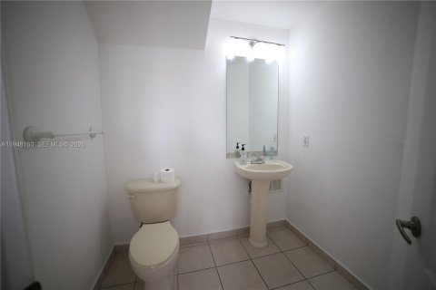 Copropriété à louer à Miami, Floride: 3 chambres, 128.67 m2 № 2028175 - photo 5