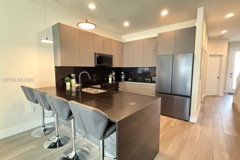 Adosado en alquiler en Clermont, Florida, 3 dormitorios № 2045467 - foto 3