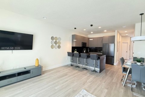 Adosado en alquiler en Clermont, Florida, 3 dormitorios № 2045467 - foto 4