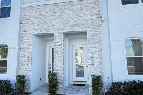 Adosado en Clermont, Florida 3 dormitorios № 2045467